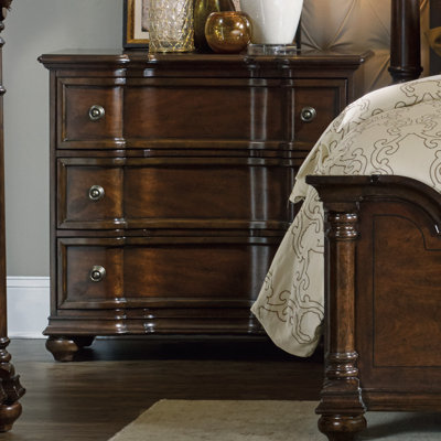 Hooker Furniture Leesburg 3 Drawer Bachelor'..