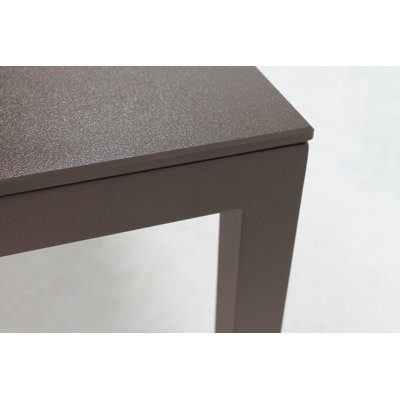 Respondé Jug Dining Table