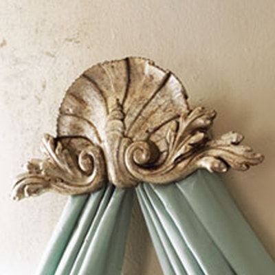 Hickory Manor House Shell Bed Crown