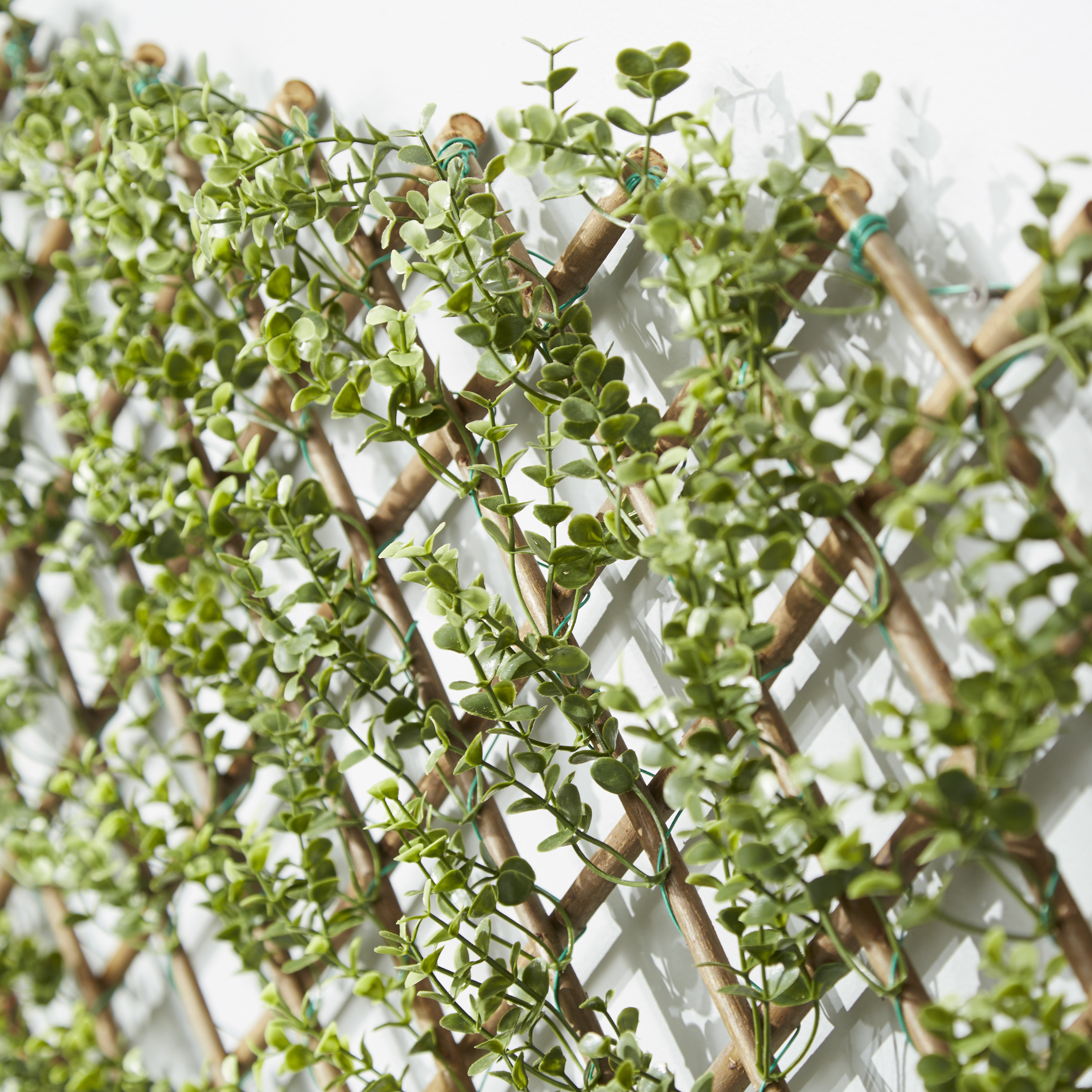 Wildon Home ® Indoor/Outdoor Expanding Trellis with Faux Boxwood