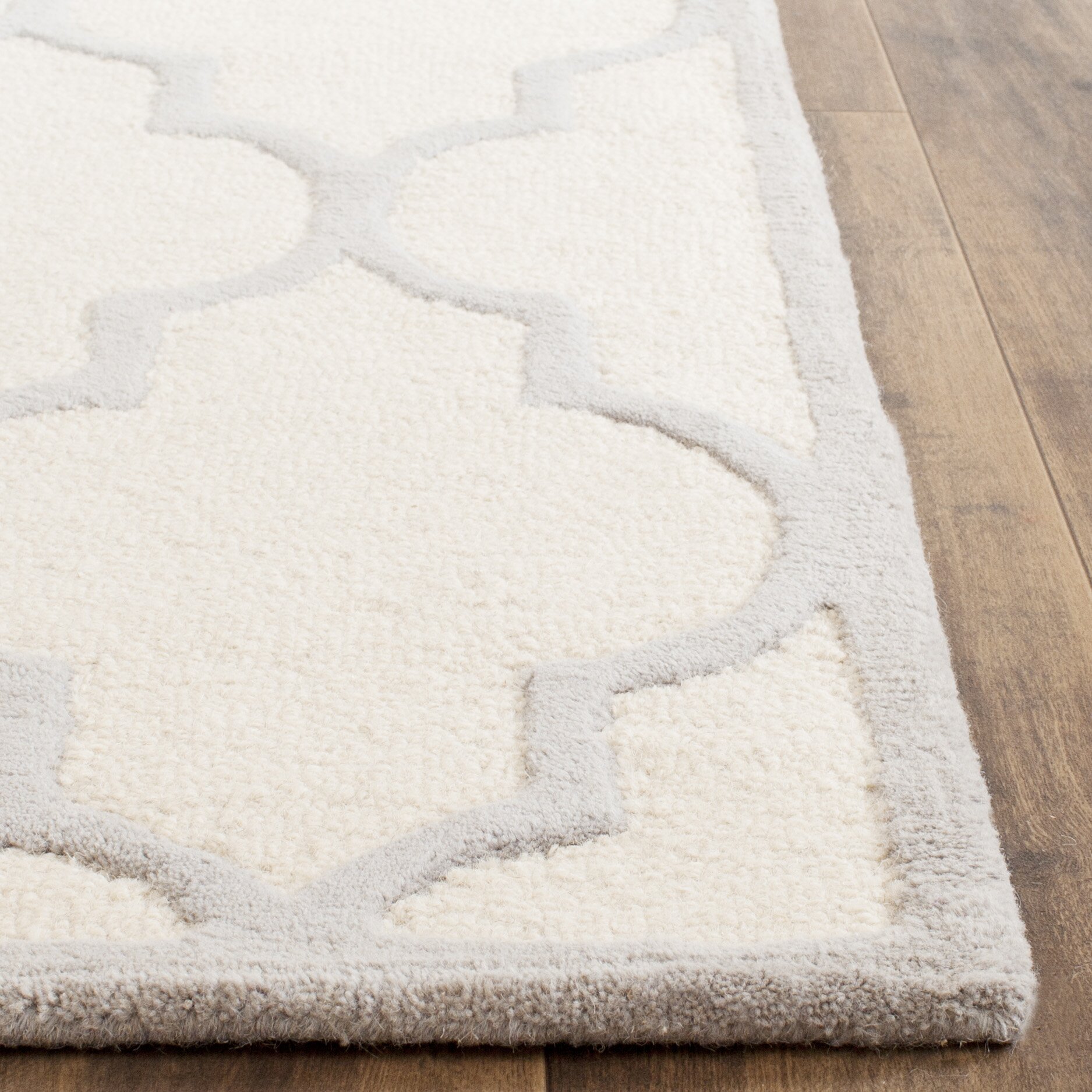 Safavieh Dalton Hand-Tufted Ivory/Silver Area Rug & Reviews | Wayfair UK