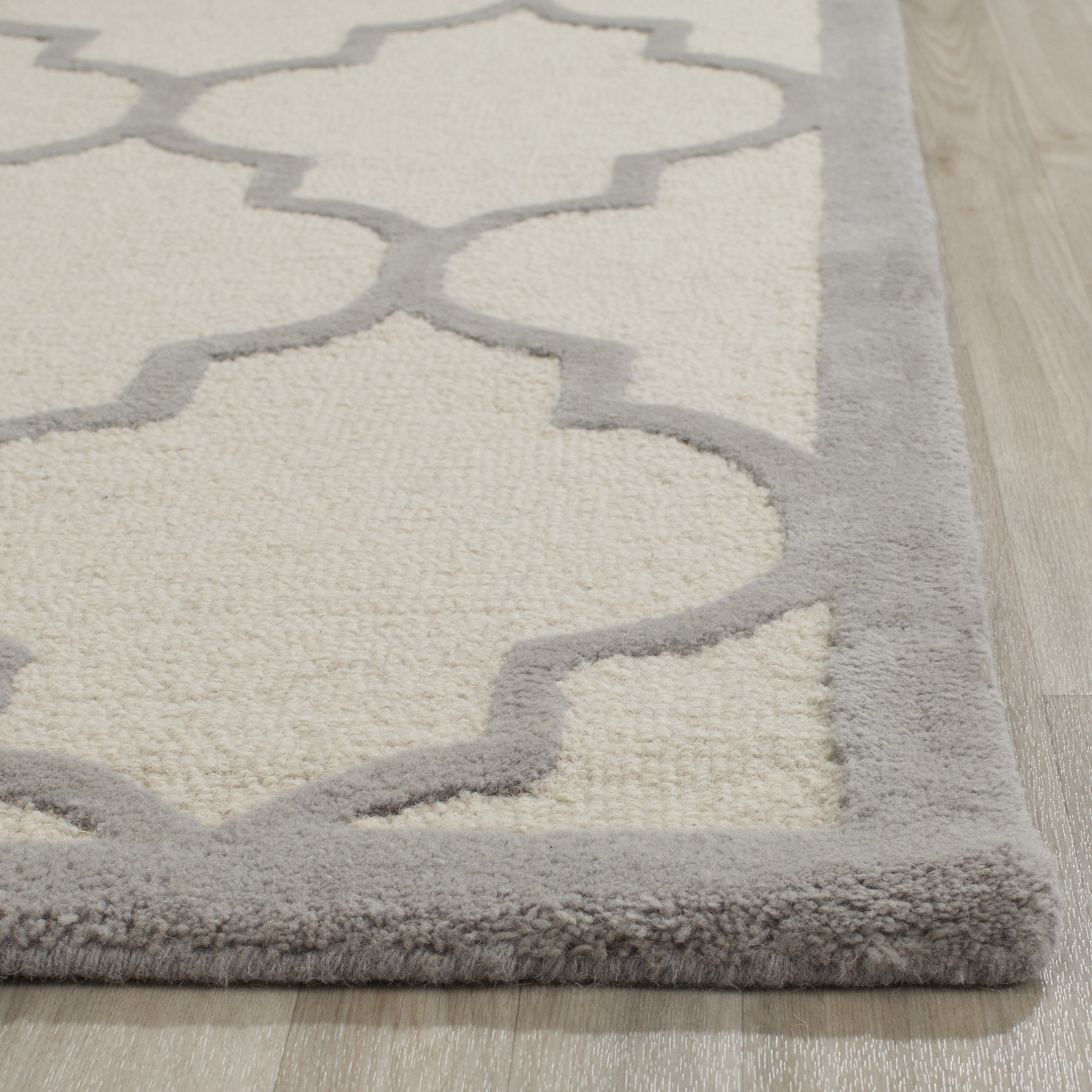 Safavieh Dalton HandTufted Ivory/Silver Area Rug & Reviews Wayfair UK
