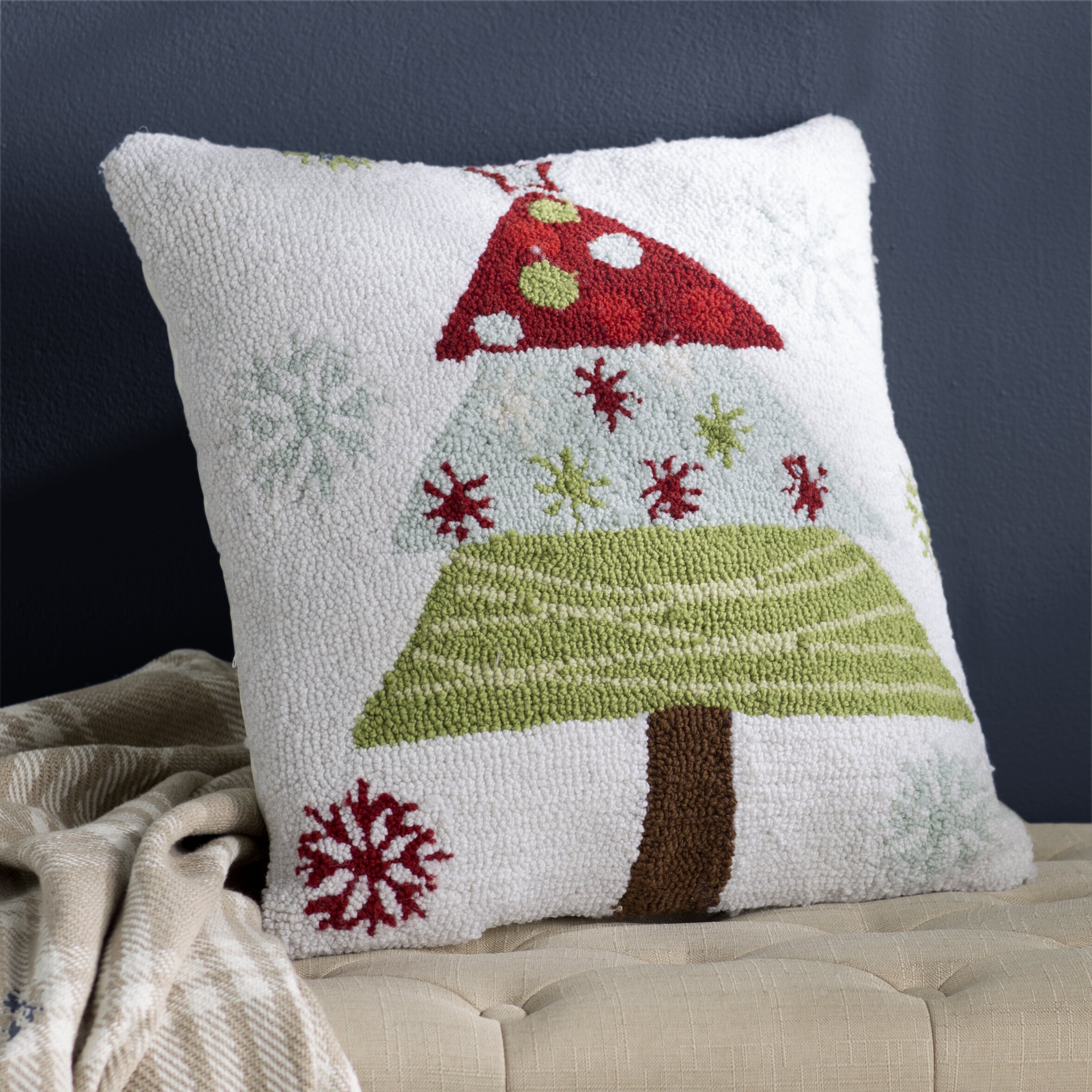 Three Posts Malta Christmas Tree Polyester Throw Pillow