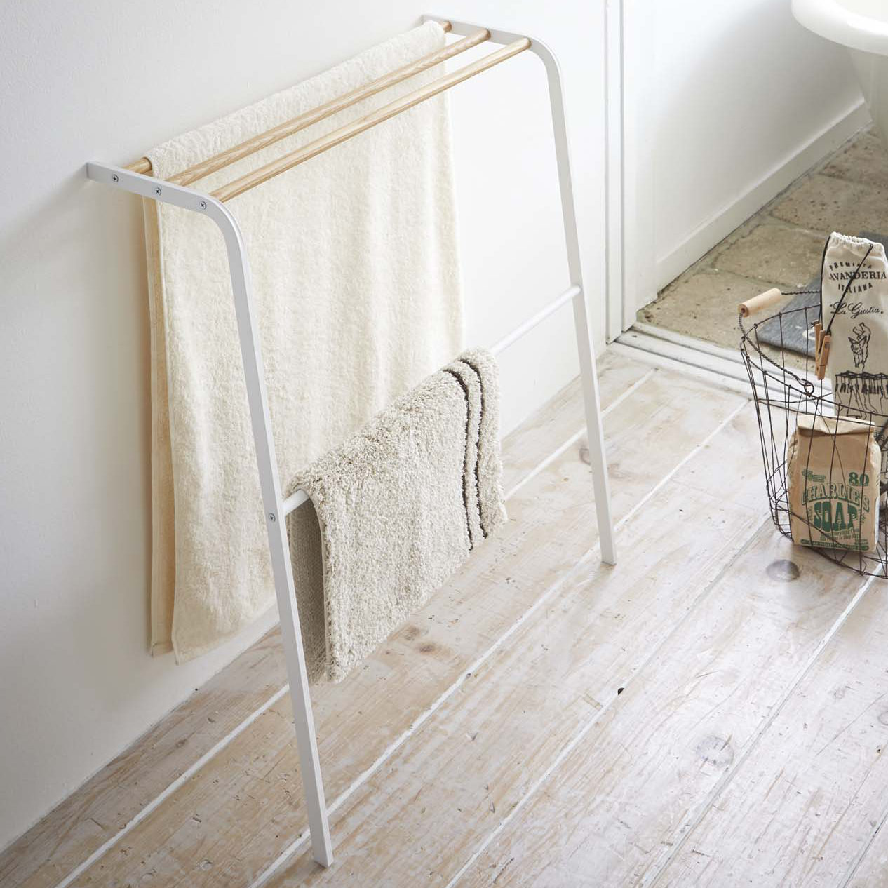 Yamazaki USA Tosca 25.6" Wall Mounted Leaning Bath Towel Hanger