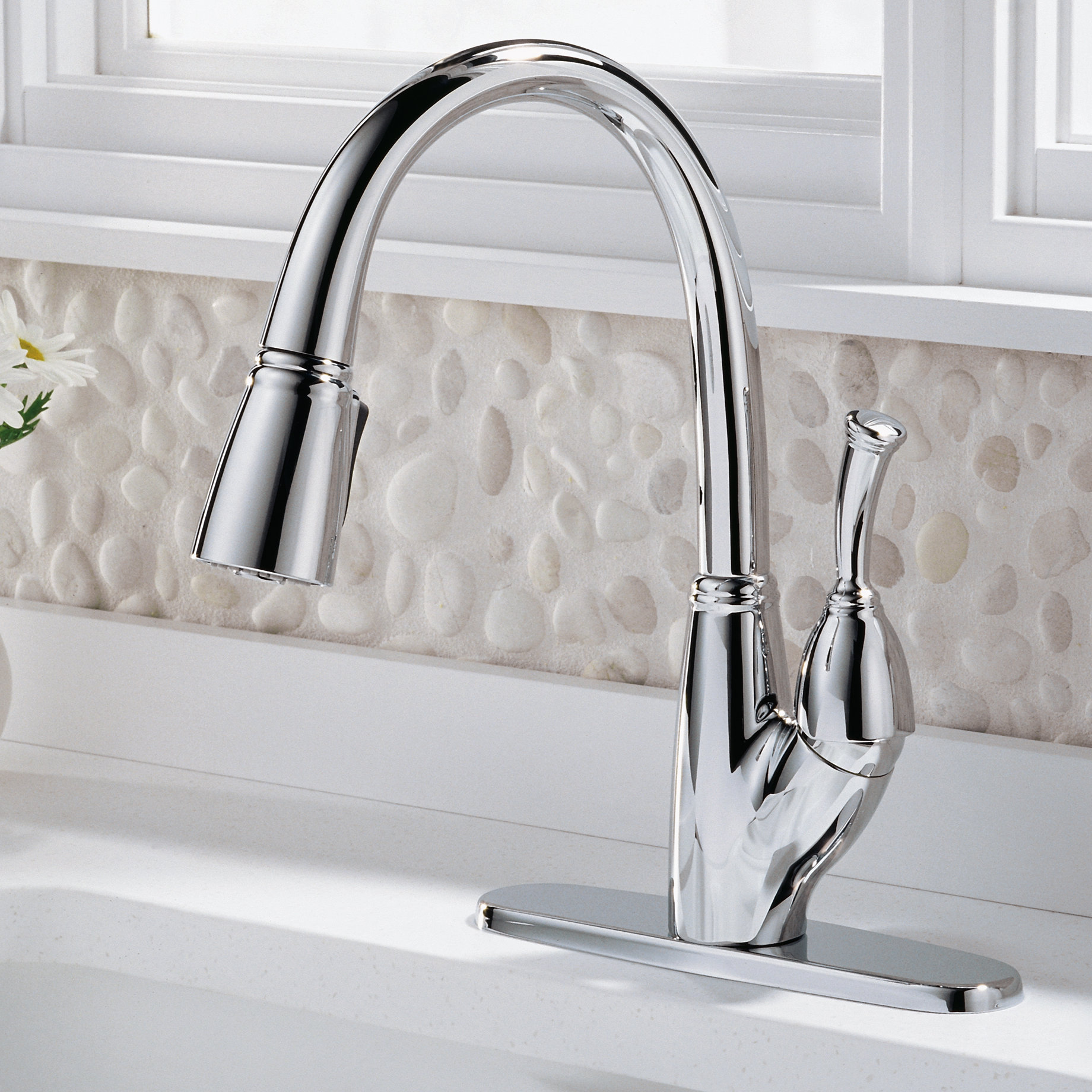 Delta single handle kitchen faucet with spray